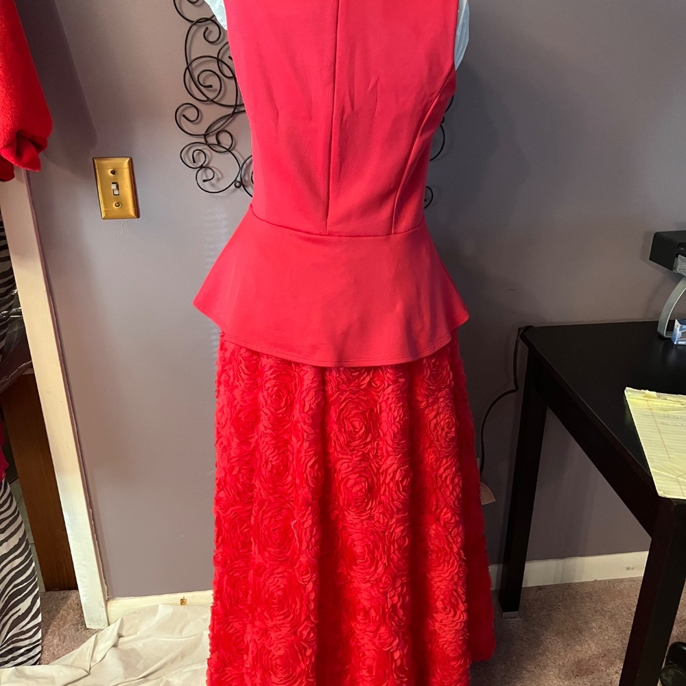 SKIRT OF ROSES - Picture 2 of 4